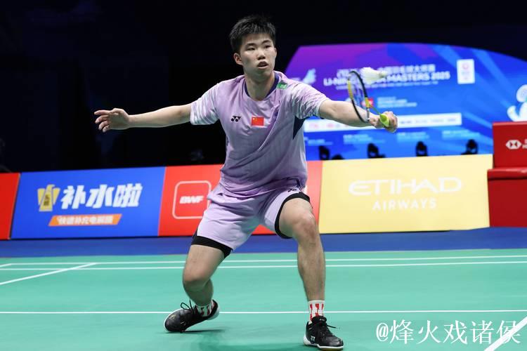 翁泓阳力克林俊易，夺得中国羽毛球大师赛男单冠军